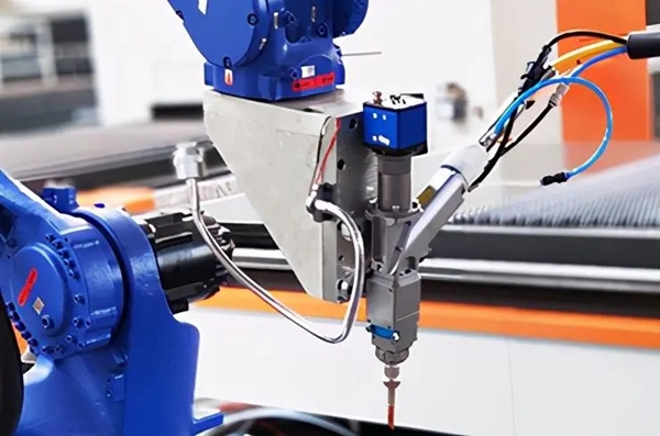 机器人激光焊接机是否会取代人工力量呢？